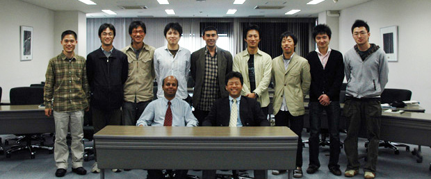 �y�ʐ^�zSatish V. Kailas�搶�Ƒ����������̃����o�[